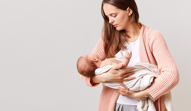 Can a menstruating mother breastfeed?
